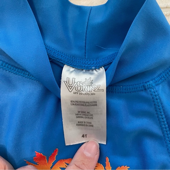 Skinz boys swimsuit with swim shirt and SPF protection! Size 4T - Picture 9 of 11